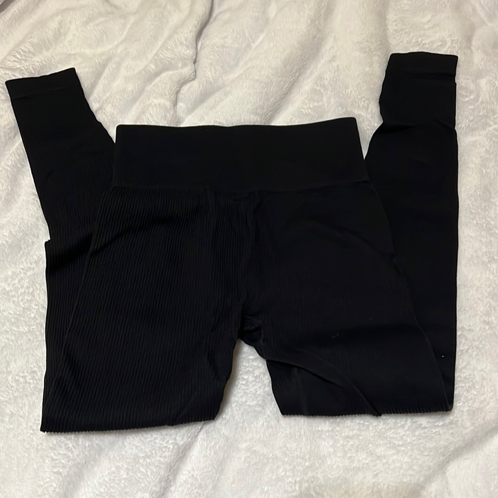 Ribbed black leggings